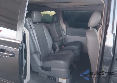 2008 Chrysler Town & Country Touring из США, поврежденный, VIN 2A8HR54P48R754252